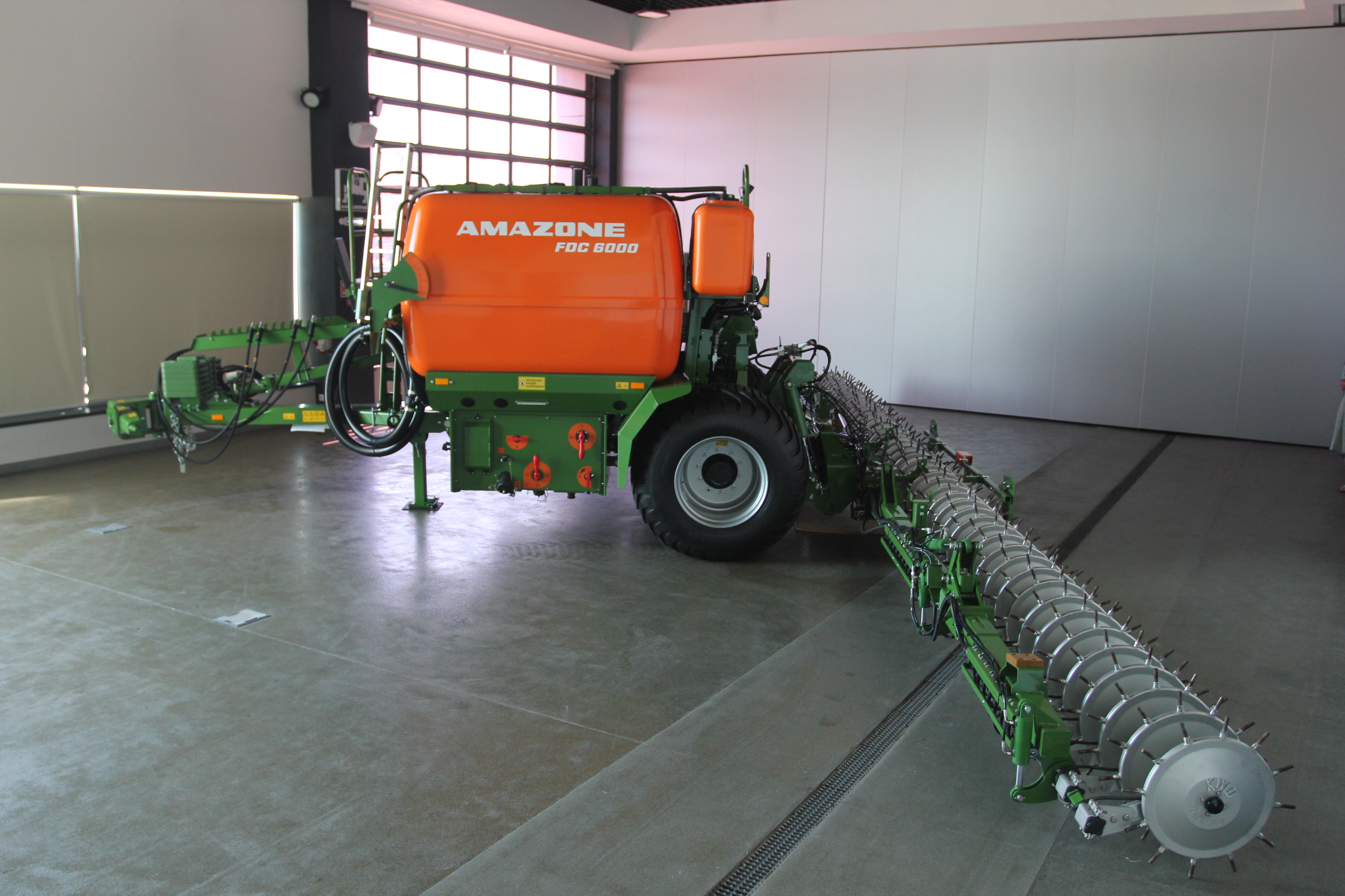 5. AMAZONE прицеп для жидких удобрений FDC 6000