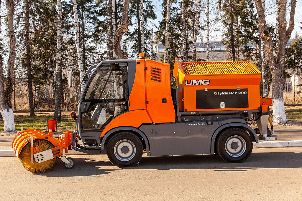 Обзор коммунальной машины UMG КМ 2000
